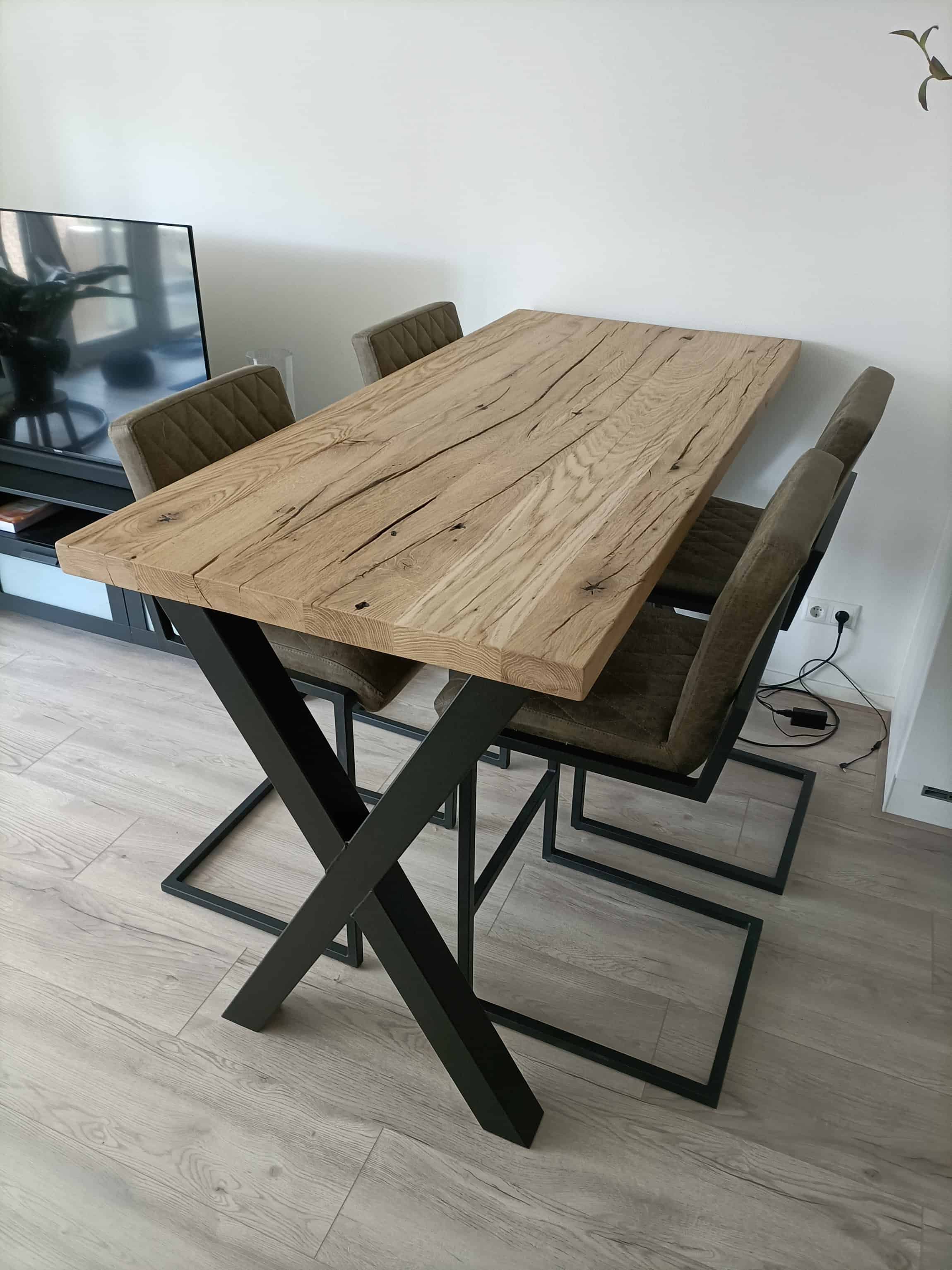 Oud eiken bartafel 180x80x108 cm. Met stalen X poten. Geborsteld, ultra matte 2K lak.