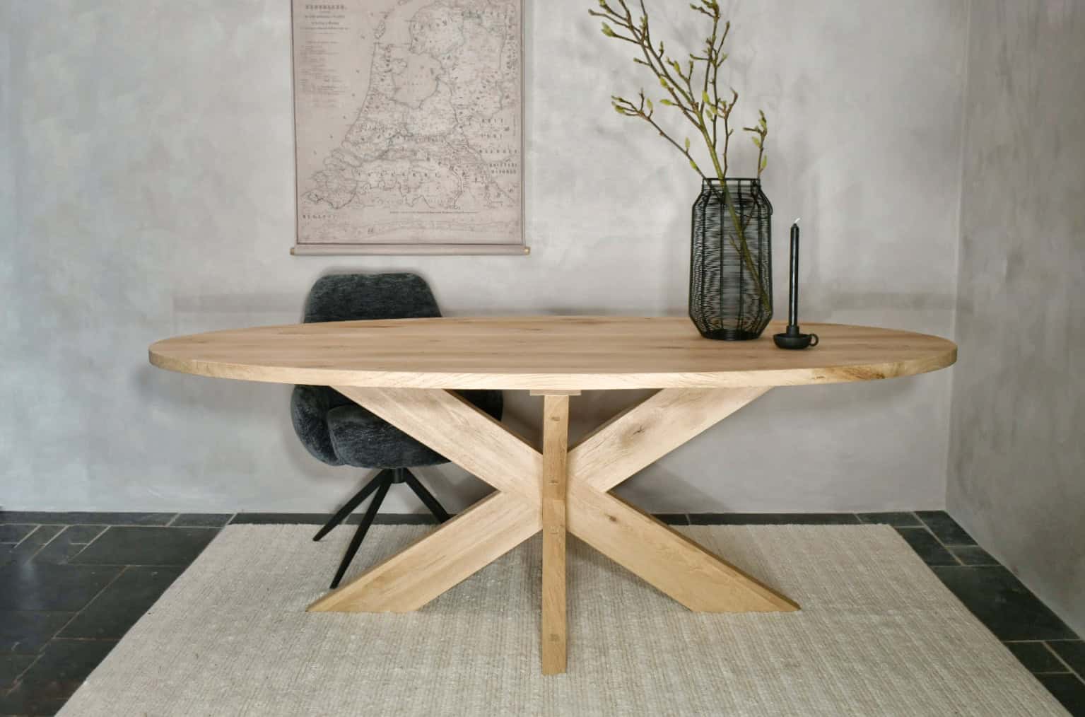 Ovale tafel met eiken matrix onderstel