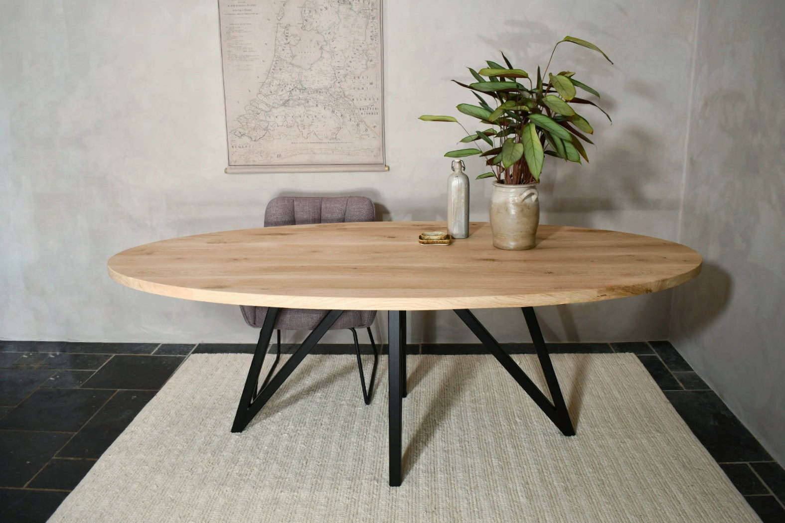 Ovale eiken tafel met Butterfly onderstel