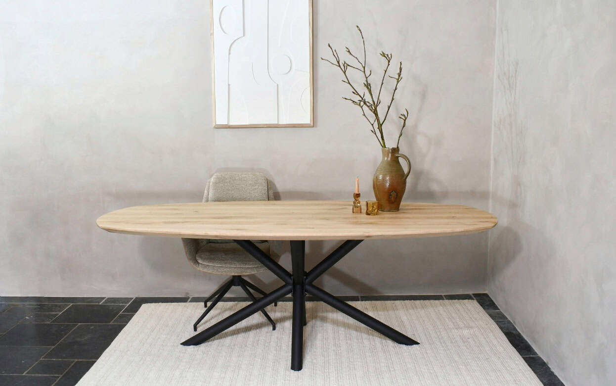 Deens ovale tafel met ronde Matrix onderstel