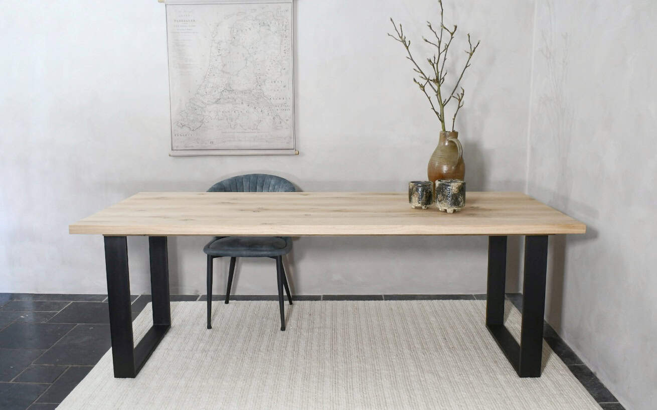 Rechte eiken tafel met smalle U-poten K10x2