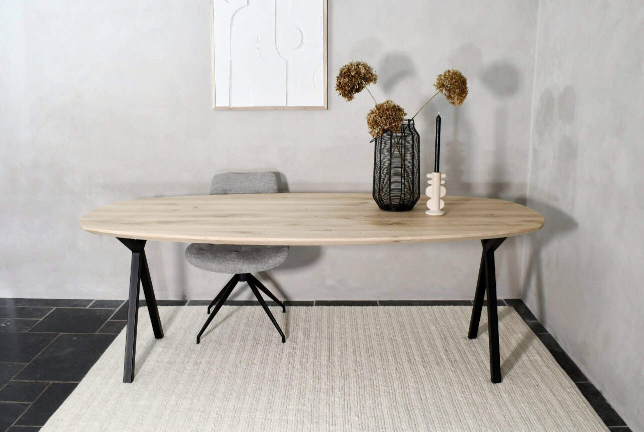 Deens ovale tafel met Scissor poten