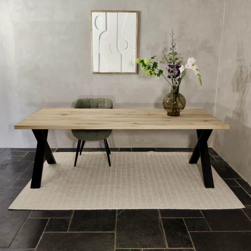 Rechte eiken tafel met platte X-poten